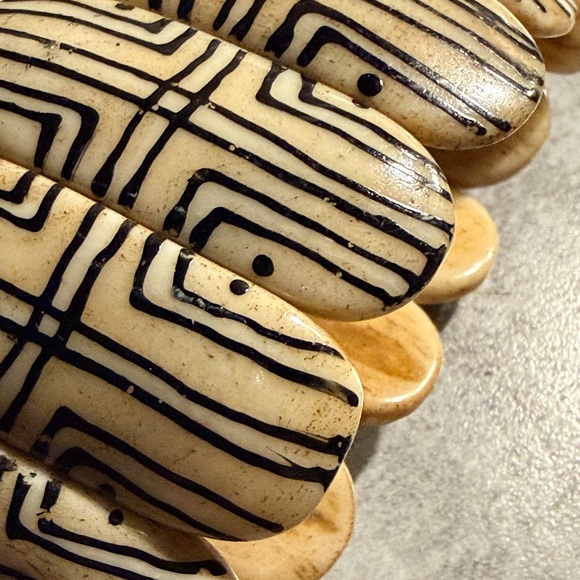 Vintage Carved Bovine Bone Panel Stretch Bracelet Black White Geometric Tribal - Picture 2 of 5